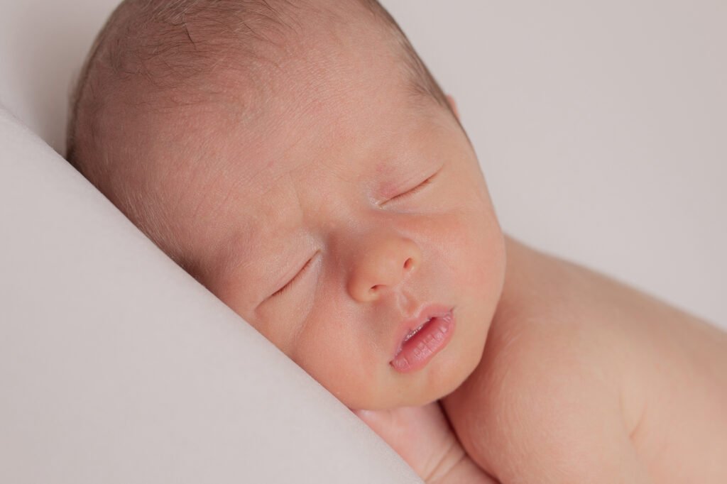 Newborn baby Photographer - Emma Lowe Photography using natural creams