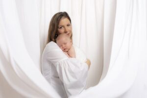 Mummy-Baby-neworn-Shoot