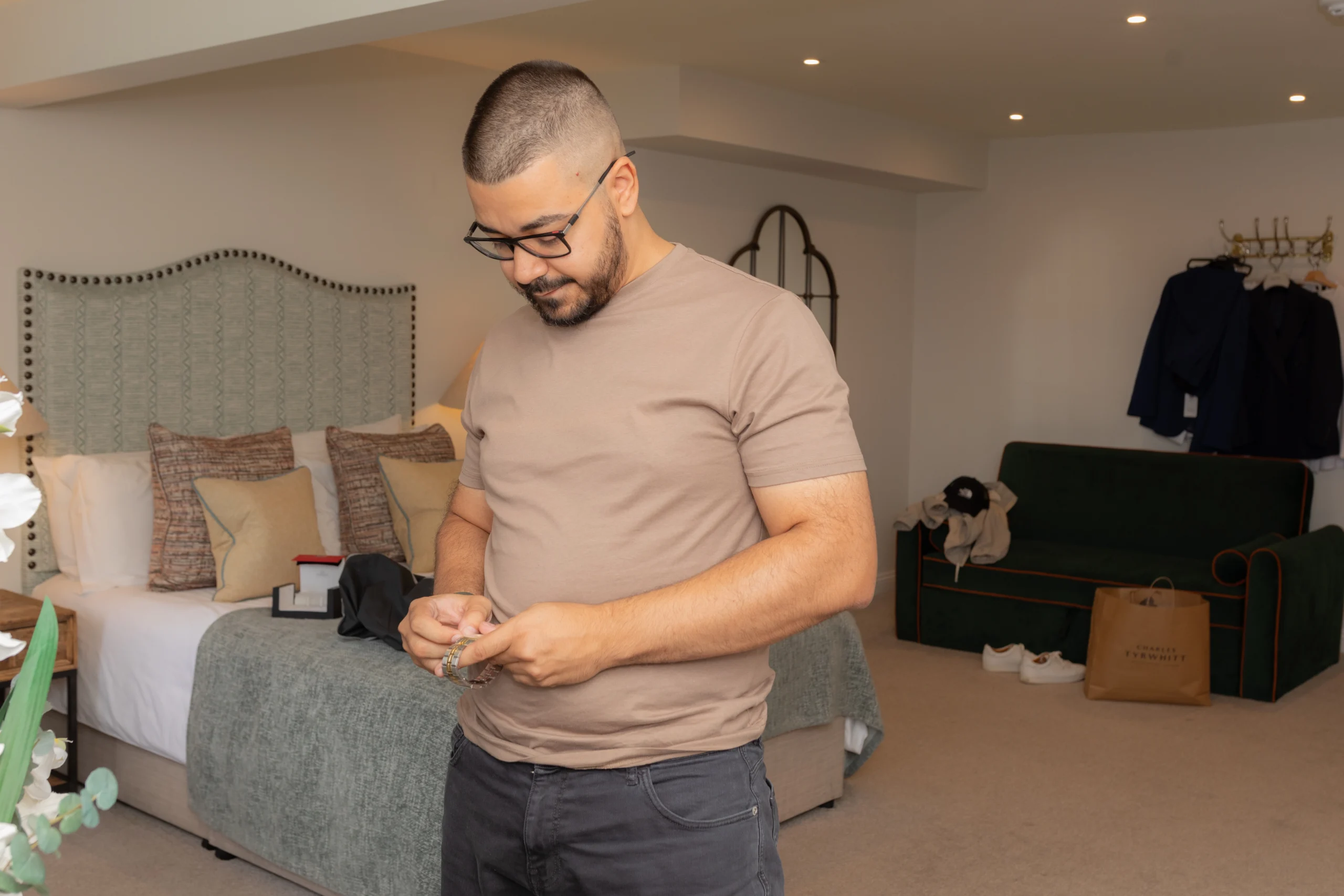 A&L-0018 Emma Lowe Photography at Bourton Hall Groom Getting Ready