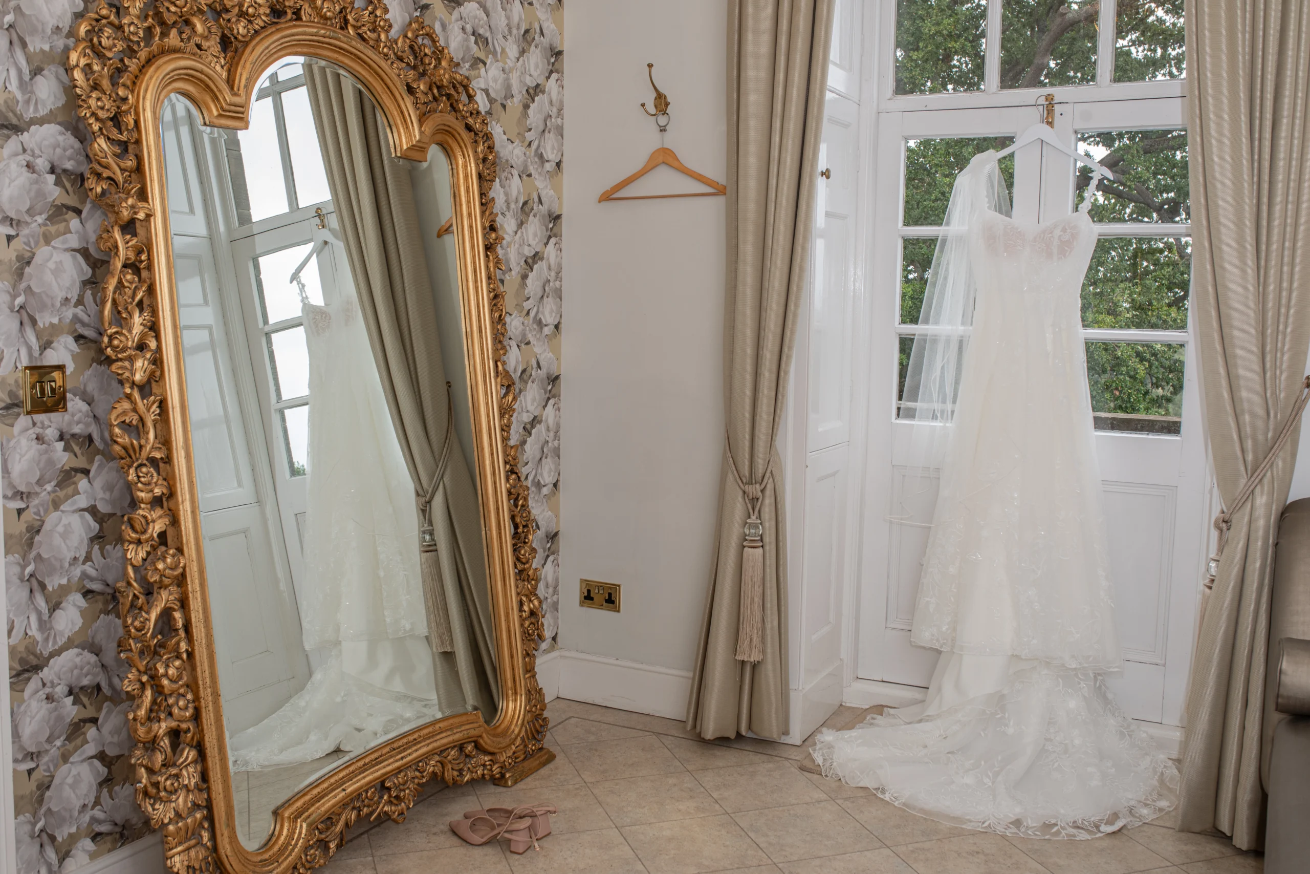 A&L-0026 Emma Lowe Photography at Bourton Hall wedding dress