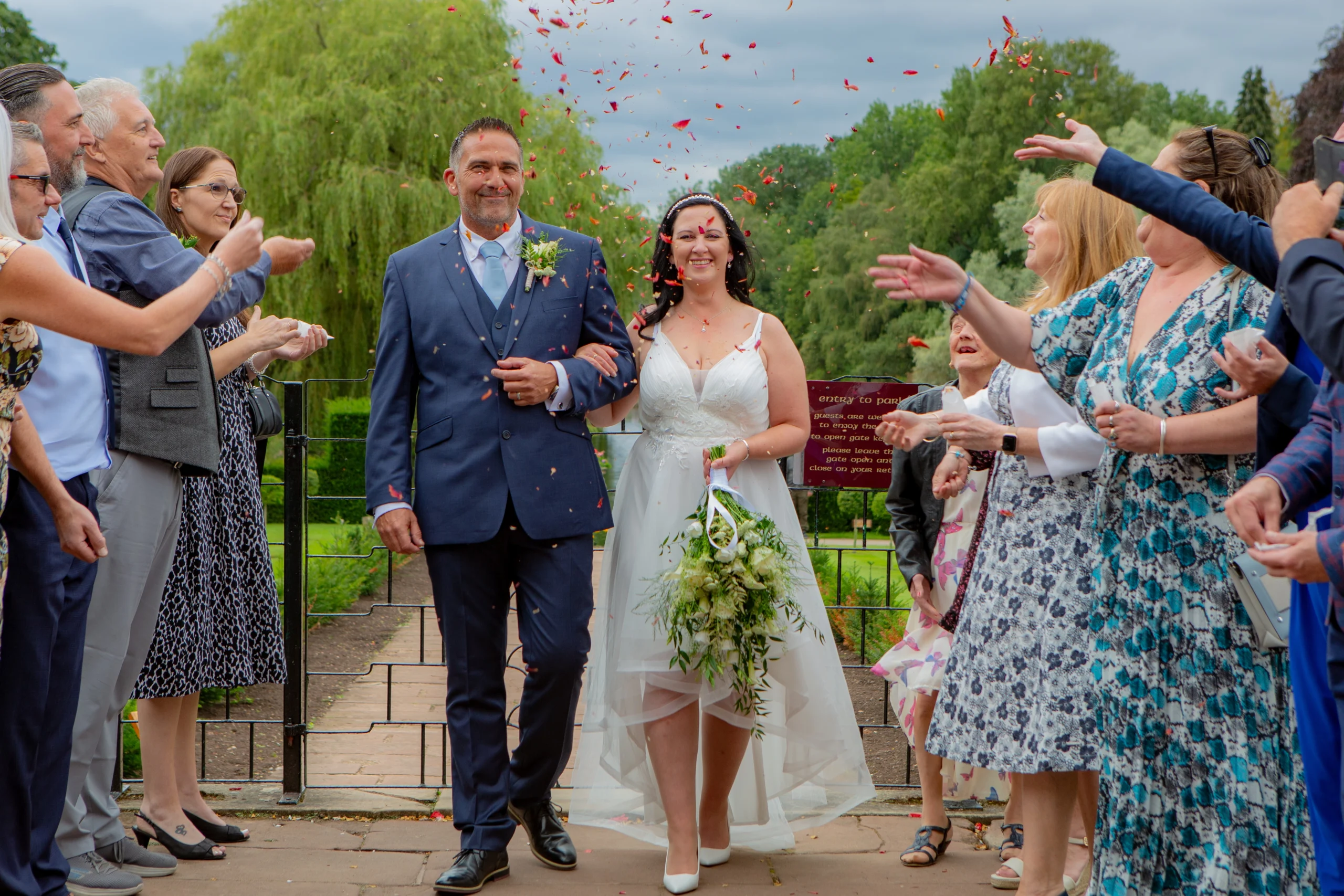 KD--0089 Coombe Abbey Emma Lowe Photography confetti