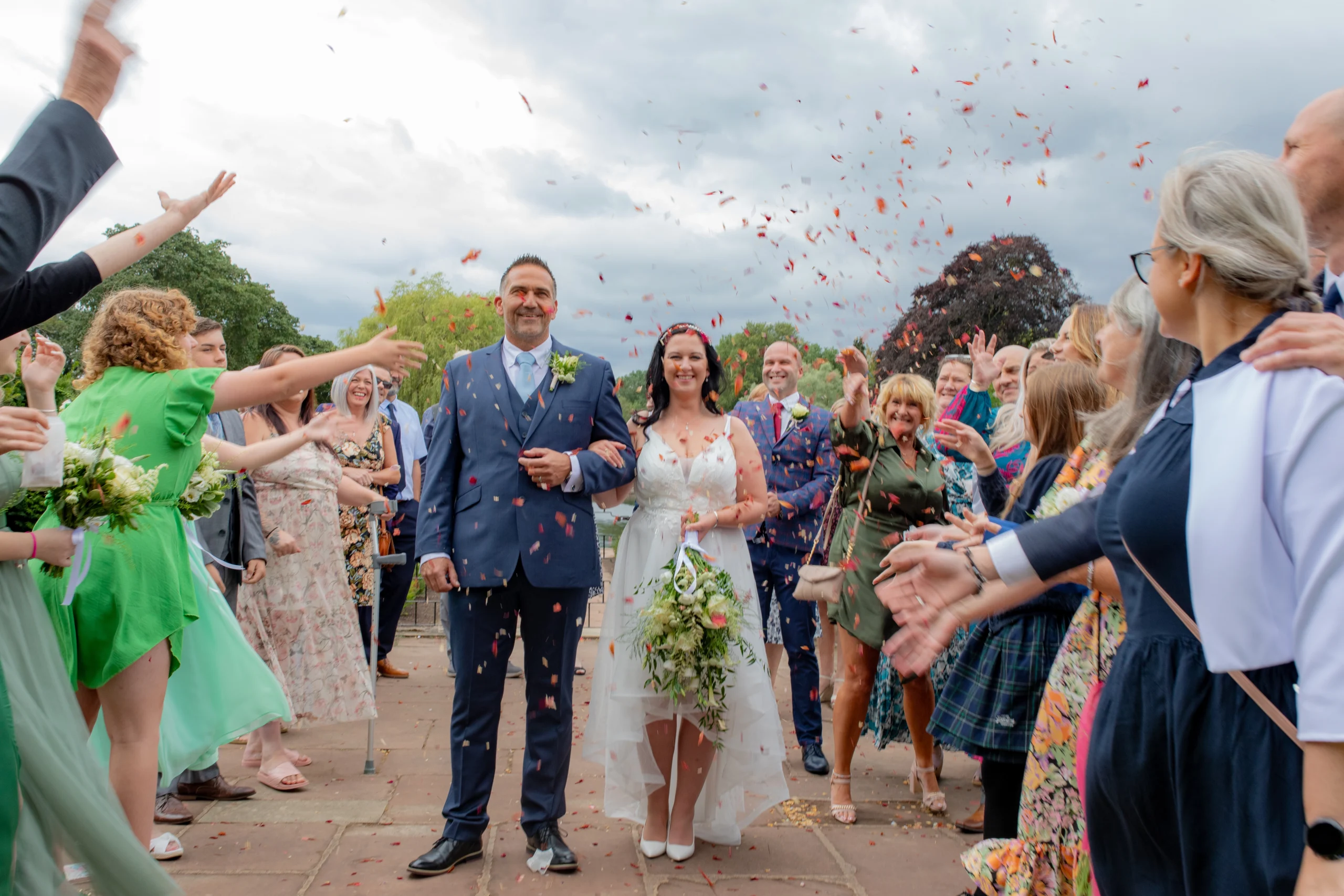 KD--1178 Coombe Abbey Emma Lowe Photography confetti