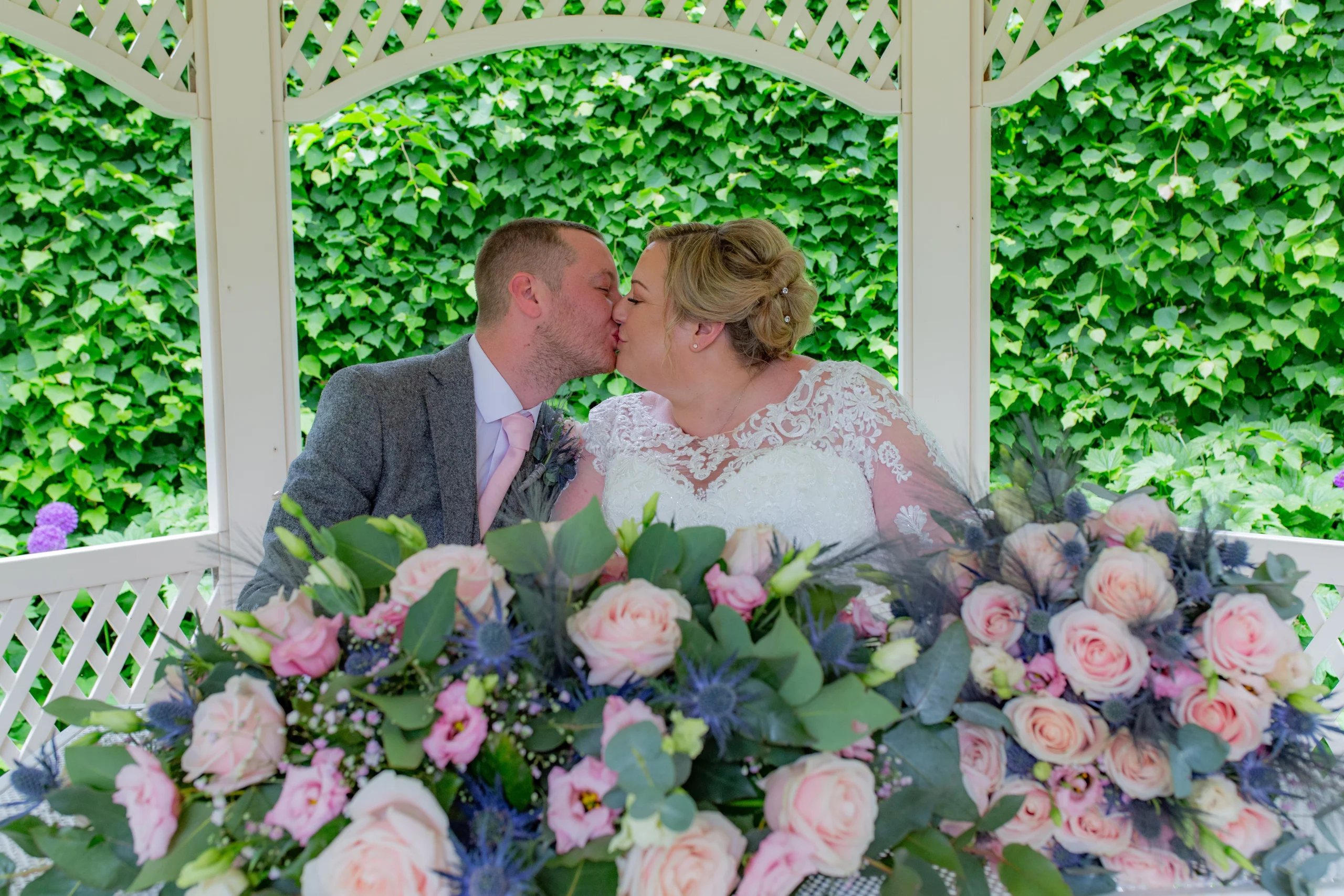 NC-1087-2 Confetti at Warwick house Emma Lowe Photography
