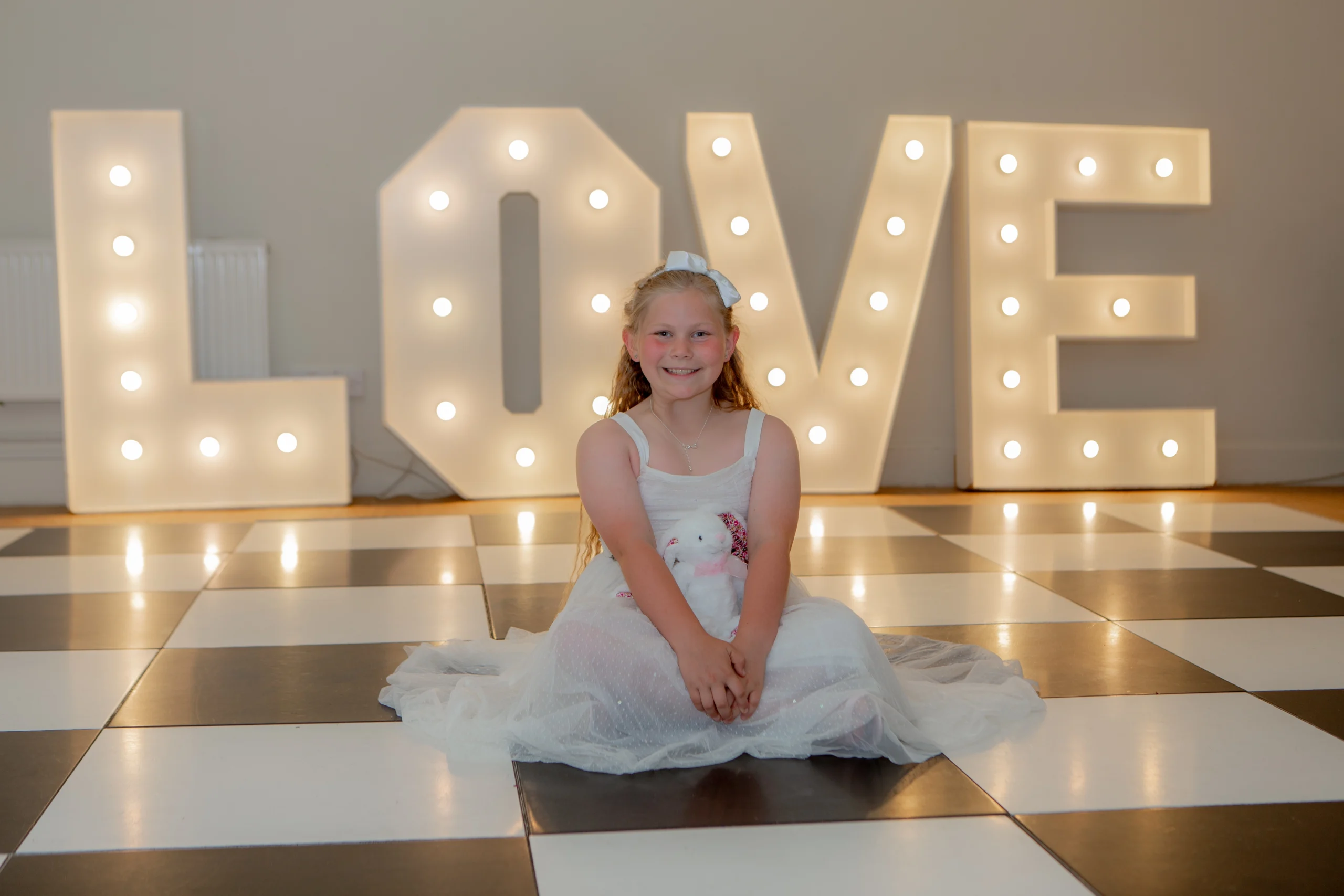 NC-1303 Confetti at Warwick house Emma Lowe Photography