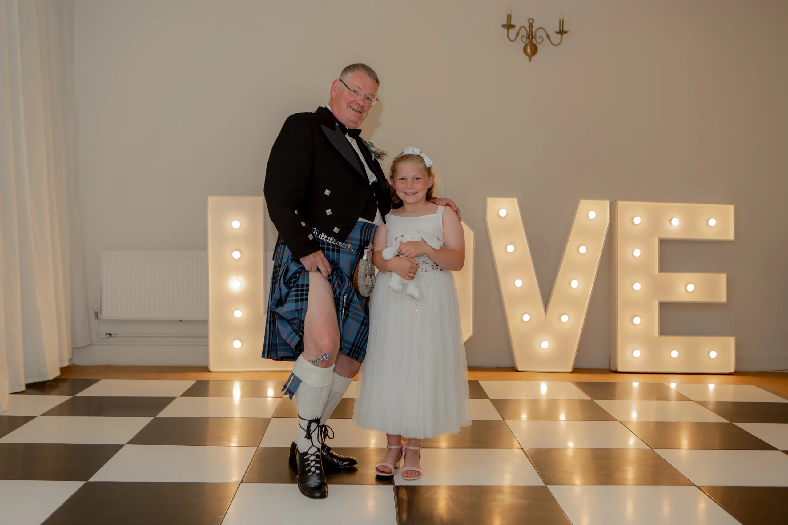 NC-1311 Confetti at Warwick house Emma Lowe Photography