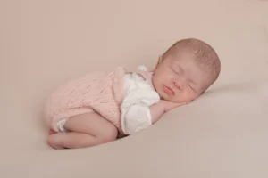 Natural Newborn Photography by Emma Lowe Photography