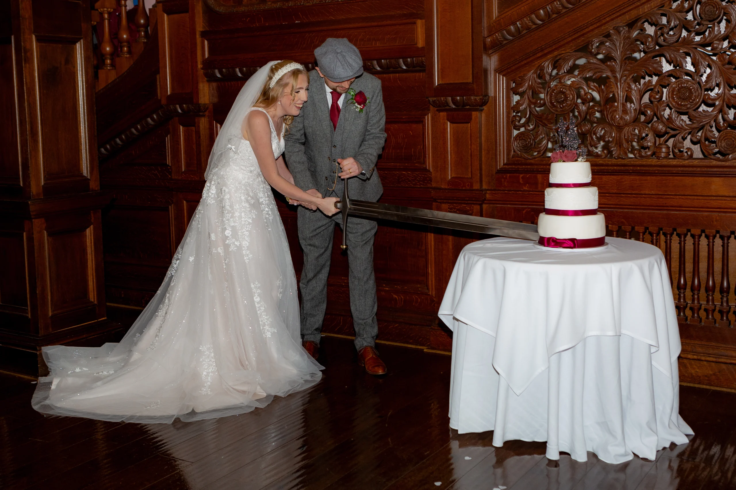 S&E - 9243 Emma Lowe Photography at Bourton Hall Cake Cut