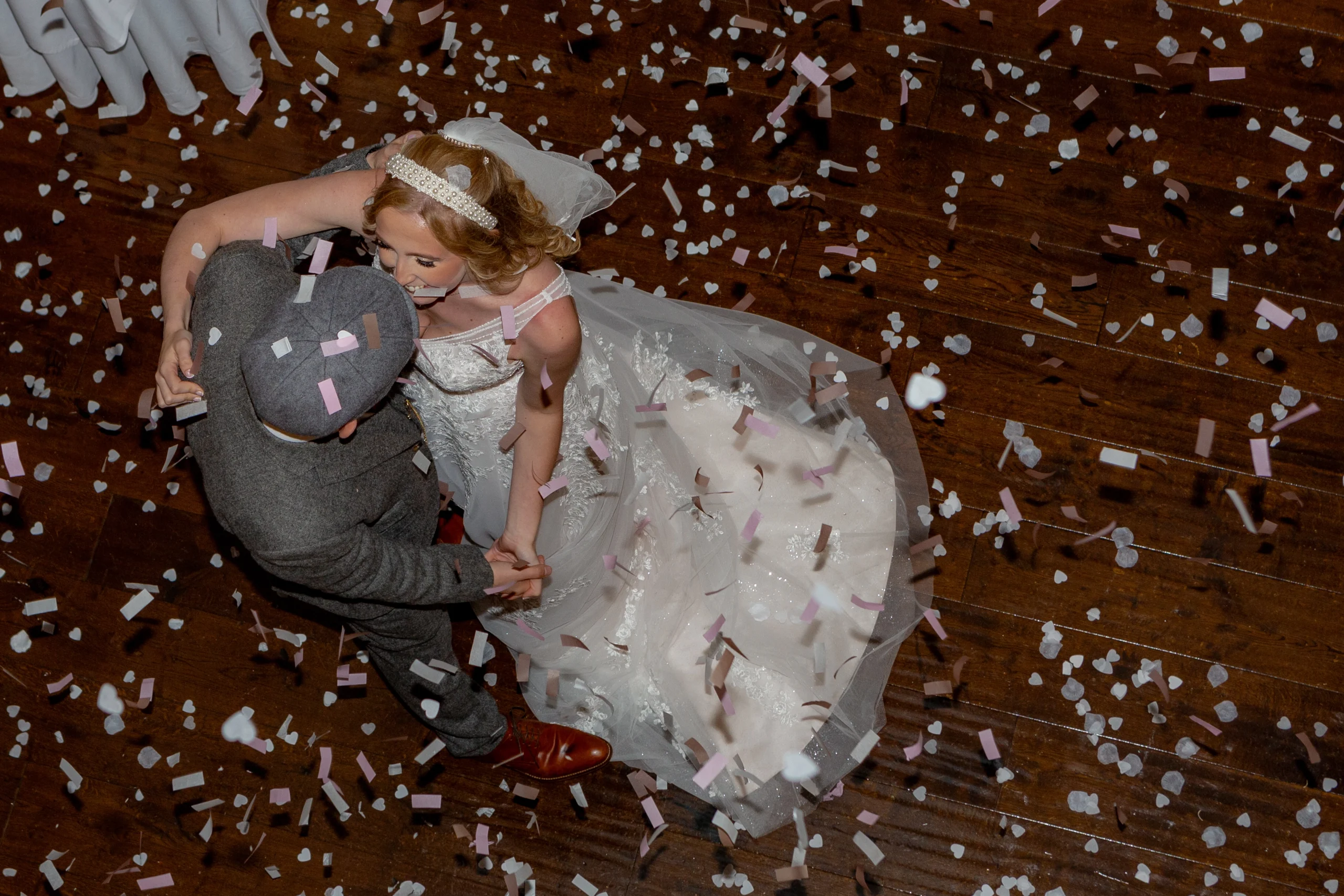S&E - 9255 Emma Lowe Photography at Bourton Hall Confetti Shot