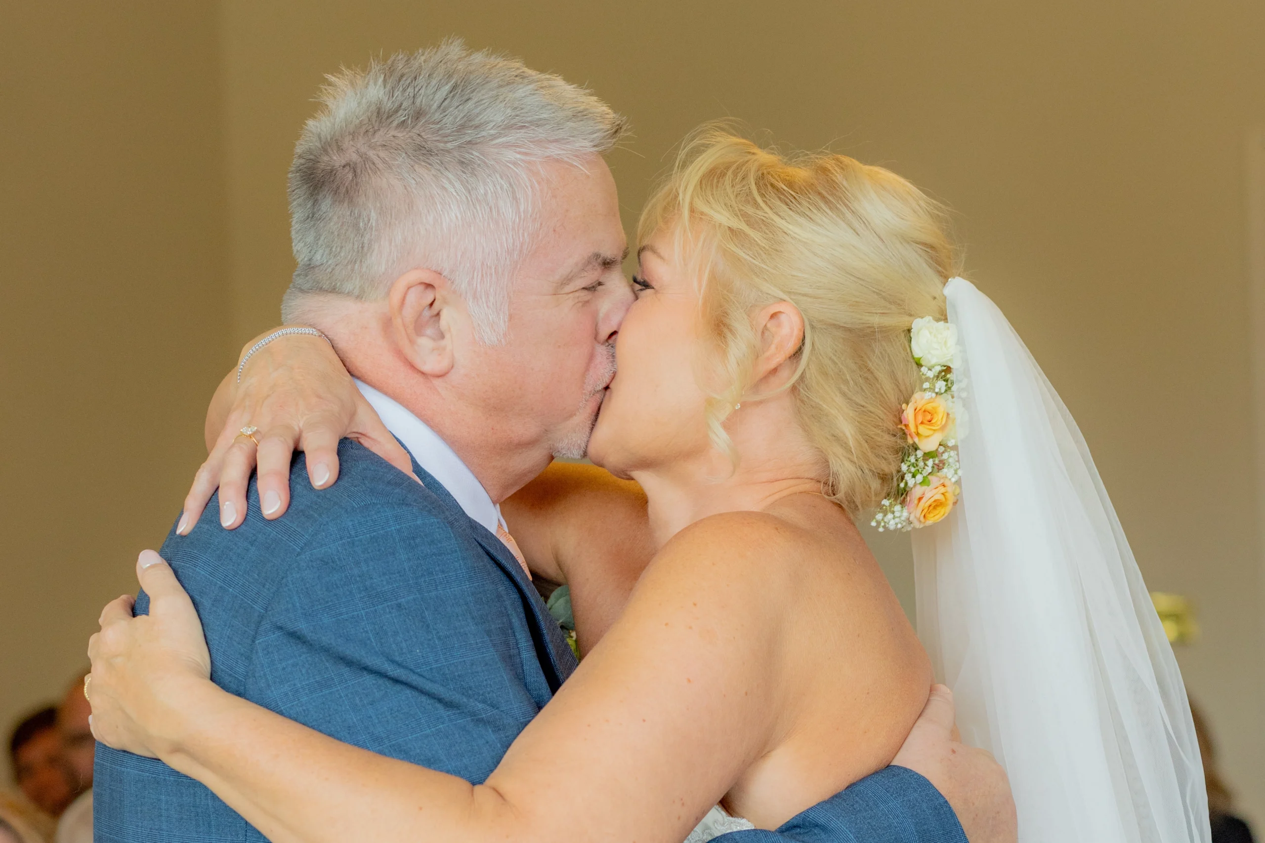 Tim&Elaine-2512 Emma Lowe Photography at Bourton Hall First Kiss