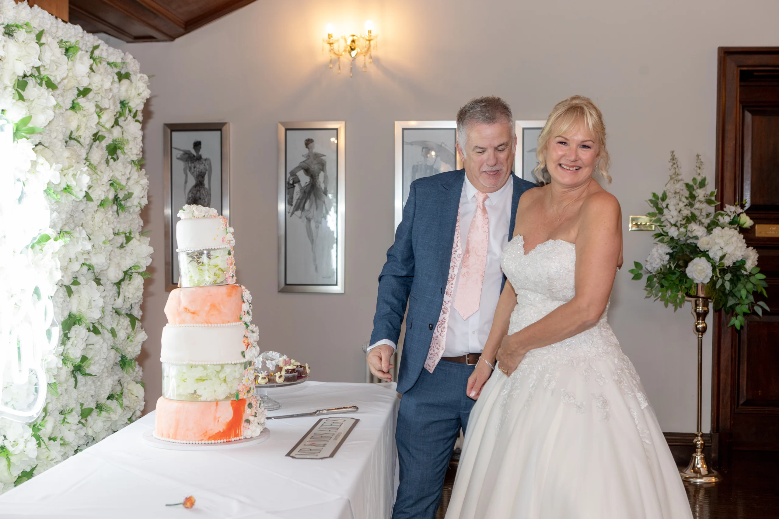 Tim&Elaine-4189 Emma Lowe Photography at Bourton Hall Cake Cut