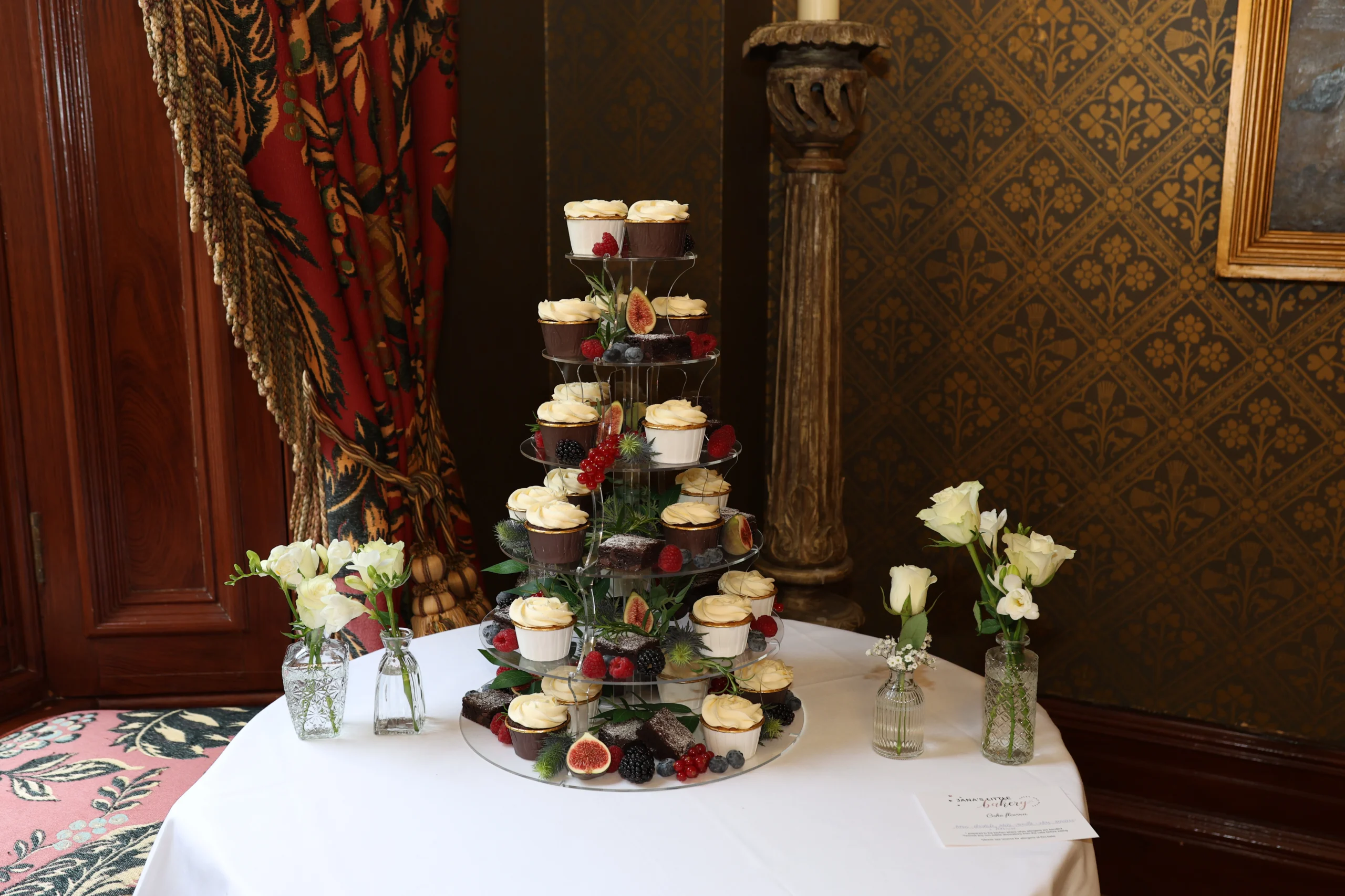 Kilworth House Wedding Photographer Emma Lowe Wedding Cake
